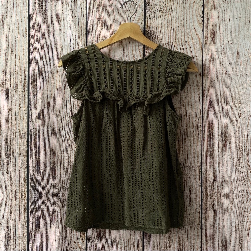 Cute olive green top